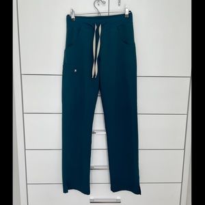 Women’s FIGS KADE Cargo Scrub Pants, XS, Caribbean Blue (SOLD OUT COLOR!)